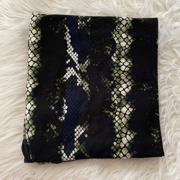 LuLaRoe Pants - Lularoe snakeskin pattern leggings TC2